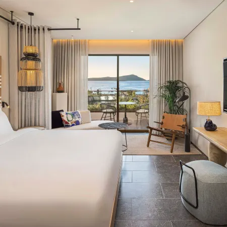 W Costa Navarino