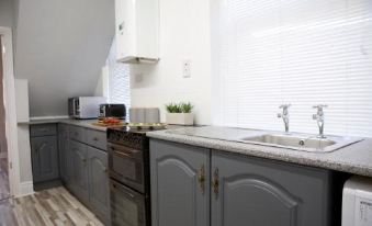 The Flintshire - North Wales - Sleeps up to 9 - Housity