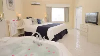 Sandyport Beach Resort - Hot Tub