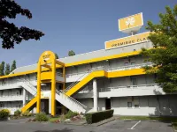 프리미에르 클라세 캉 에스트 - 몽데빌 몽테빌레 호텔