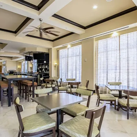 Hotel Dello Fort Lauderdale Airport, Tapestry Collection by Hilton