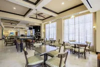 Hotel Dello Fort Lauderdale Airport, Tapestry Collection by Hilton - breakfast