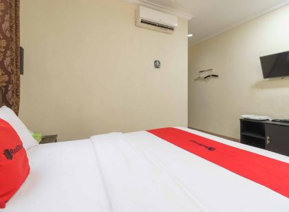 RedDoorz Near City Walk Lippo Cikarang