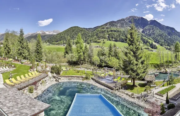 奎爾天然温泉度假村