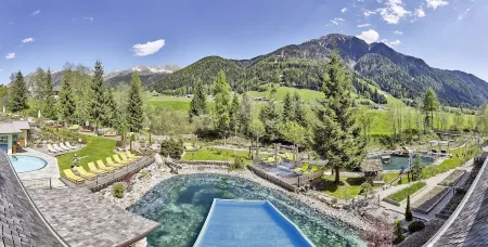 Hotel Quelle Nature Spa Resort Отели в г. Anterselva di Mezzo