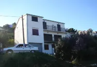 Apartments Jaksa Hotels near Vis
