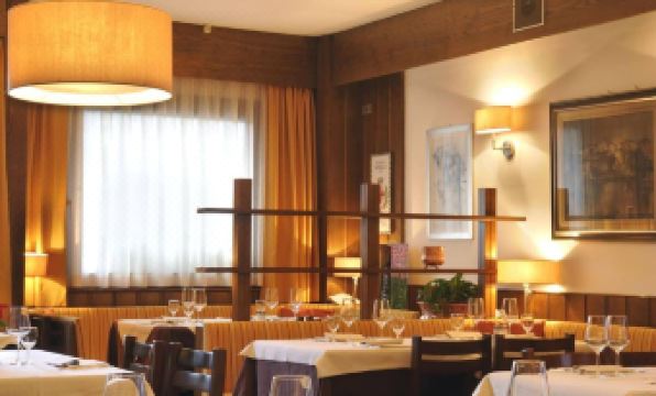 Hotel Sassella - Housity