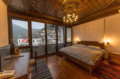 Hotel Onufri فنادق في 