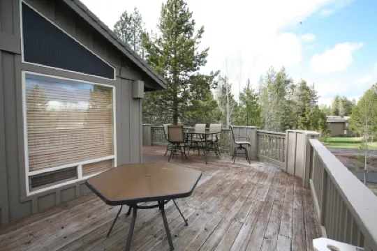 2 Sarazen Home with Hot Tub and BBQ on the Deck, Close to Woodlands Golf Course by Redawning