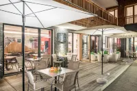 AlpenParks Hotel & Apartment Central Zell am See فنادق في زيل أم سيي