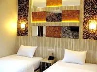 Richard's Home Hotels in Parit Tokaya