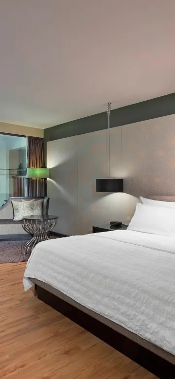 ห้องเตียงคิงไซส์วิวแม่น้ำและระเบียง