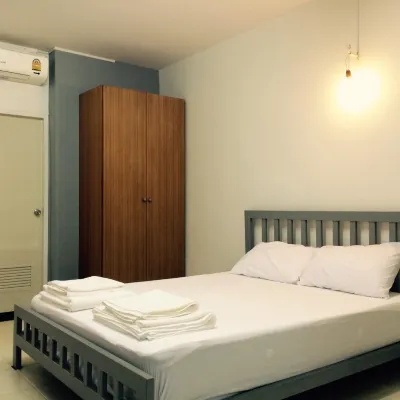 Jira Apartment Hotels in der Nähe von Wat Pho Chai