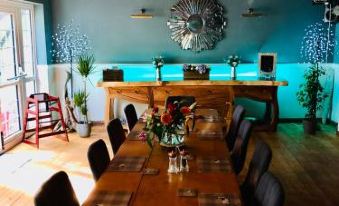 Panteinion Hall- the Cabin - Housity
