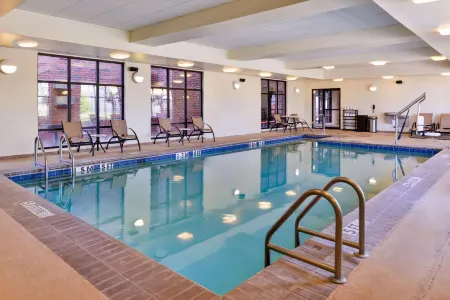 Hampton Inn Gonzales Отели рядом с достопримечательностью «Хаумас Хаус энд Гарденс»