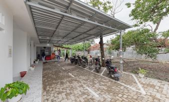 RedDoorz Syariah Near Alun Alun Ciledug Cirebon