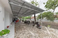 RedDoorz Syariah Near Alun Alun Ciledug Cirebon