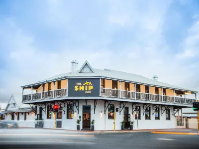 Nightcap at the Ship Inn Hotels near Busselton Jetty