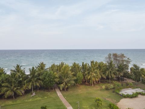 Casamia Oceanfront Condo Nilaveli