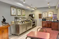 Days Inn & Suites by Wyndham Hickory Отели в г. Хикори