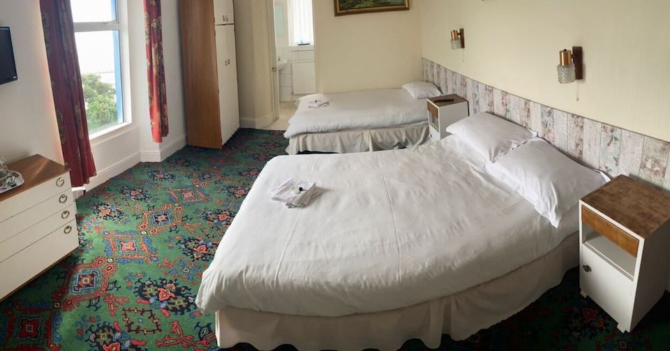 2. 사보이 B&B..