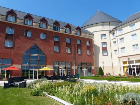 Grand Magic Hotel Отели в г. Кутвру