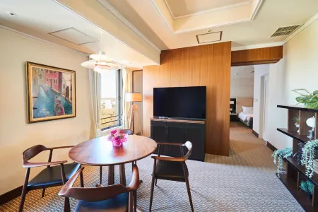HOTEL CRYSTAL PALACE
