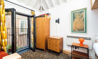 Cute House in Soho - Full AC, Quiet and Unique