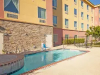 Days Inn & Suites by Wyndham San Antonio Near Frost Bank Ctr - Pools