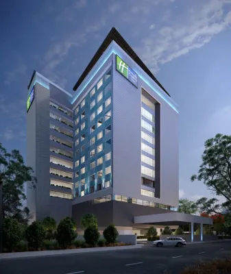 Holiday Inn Express & Suites Jaipur Gopalpura Hotels near Johri Bazar