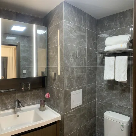 Qianzhan Homestay (Kunming Dian Chi Exhibition Center)