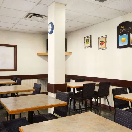 Days Inn by Wyndham Hinton