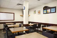 Days Inn by Wyndham Hinton - breakfast