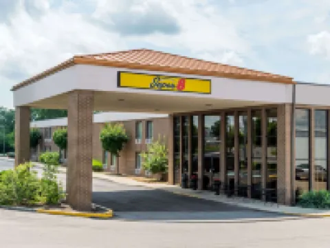 Super 8 by Wyndham Miamisburg Dayton S Area Oh Hotels in Miamisburg