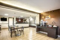 Super 8 by Wyndham Galesburg - Bintang 2