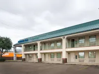 Rodeway Inn & Suites Hwy 290 NW Các khách sạn gần Nhà máy bia Karbach Brewing