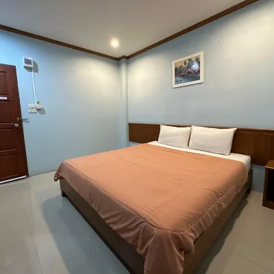 Four P Residence Hotels near Wat Nikhom Thammaram