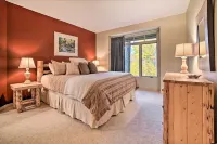 Ski-in/Ski-Out! Cozy Bellaire Resort Retreat! - parking