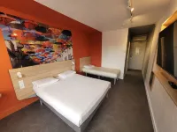 Kyriad Direct Lyon Nord - Dardilly Hôtels à proximité de : L'École LDLC