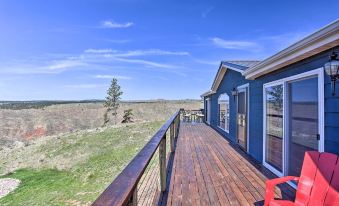 Cozy Black Hills Home 13 Acres w/ Deck & Views!