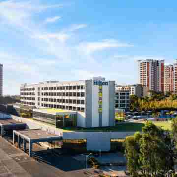 Hilton Clark Sun Valley Resort Hotel Exterior