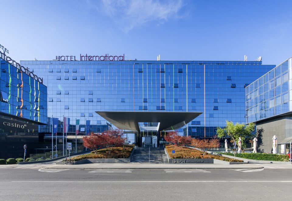 2. 호텔 인터내셔널..
