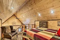 'The Breeze' - Broken Bow Cabin w/ Hot Tub & Deck!