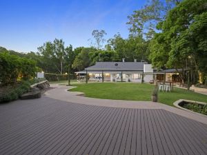 Cedar Creek Lodges