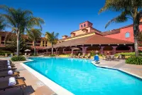 DoubleTree by Hilton Sonoma Wine Country - Swimmingpools
