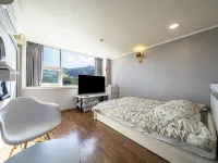 Phoenix Greentel Hotels near Phoenix Snow Park