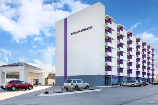 大急流城河濱麗筠酒店