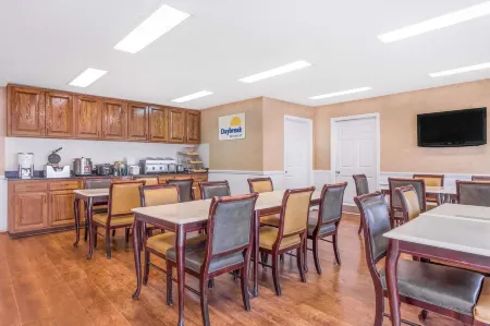 Days Inn by Wyndham Americus