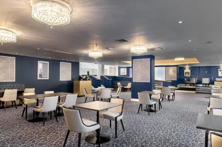 Hilton London Gatwick Airport Отели в г. Копторн