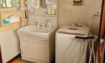 5 Min Drive from the Nearest st Max 6Ppl